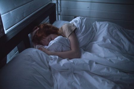 【睡眠坏习惯】如果你不想越睡越累，拜托你马上戒掉这6个睡眠坏习惯！